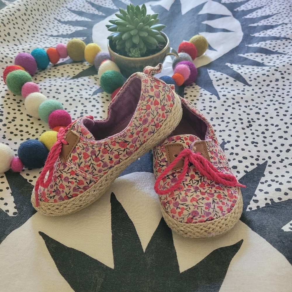Oshkosh floral canvas loafers